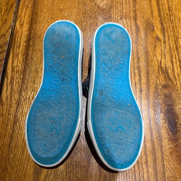 Blowfish plaid size 7 sneakers. Inside lining great for cooler weather - Picture 4 of 7